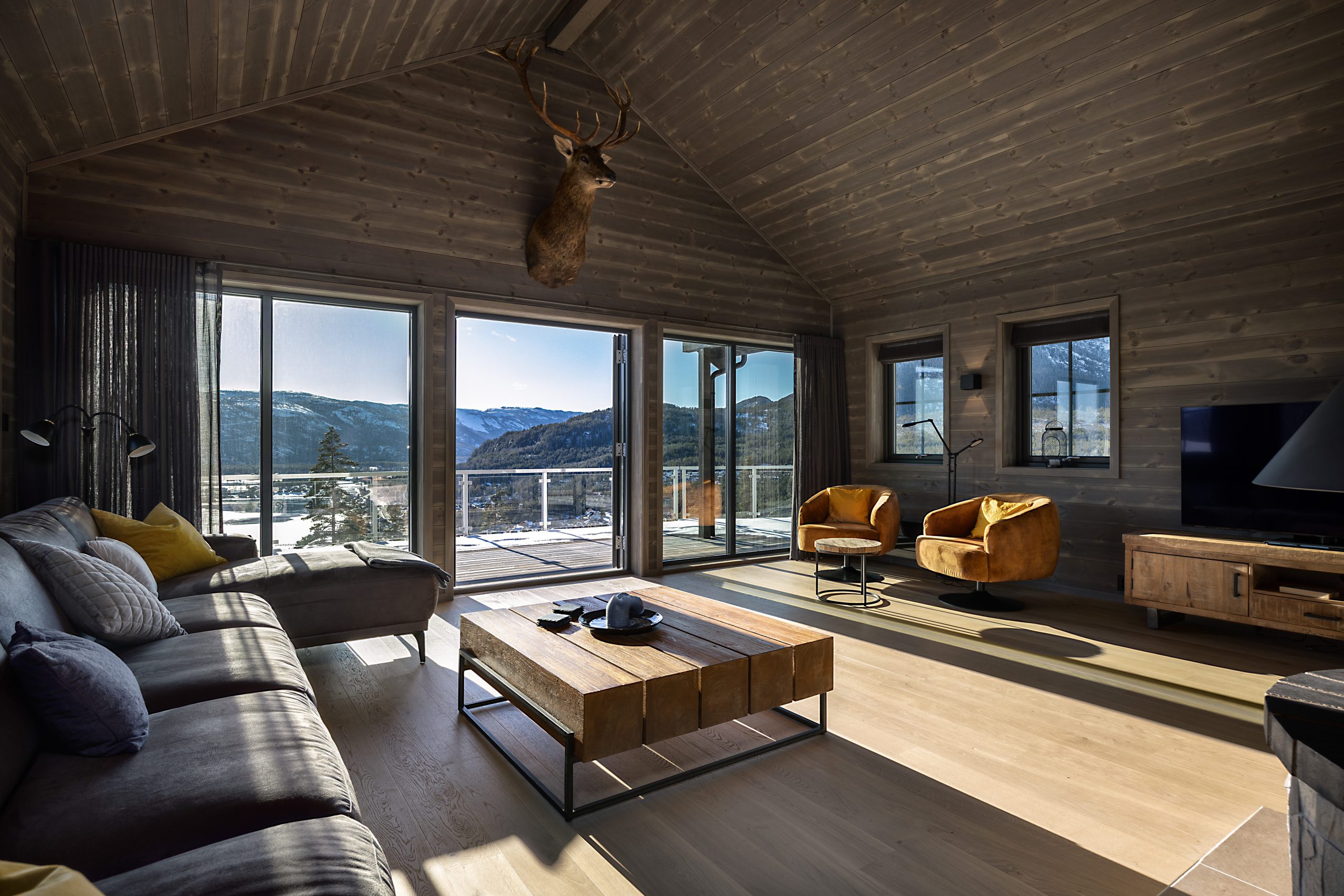 Woonkamer bedrijfswoning Furuheim 52 uitzicht2