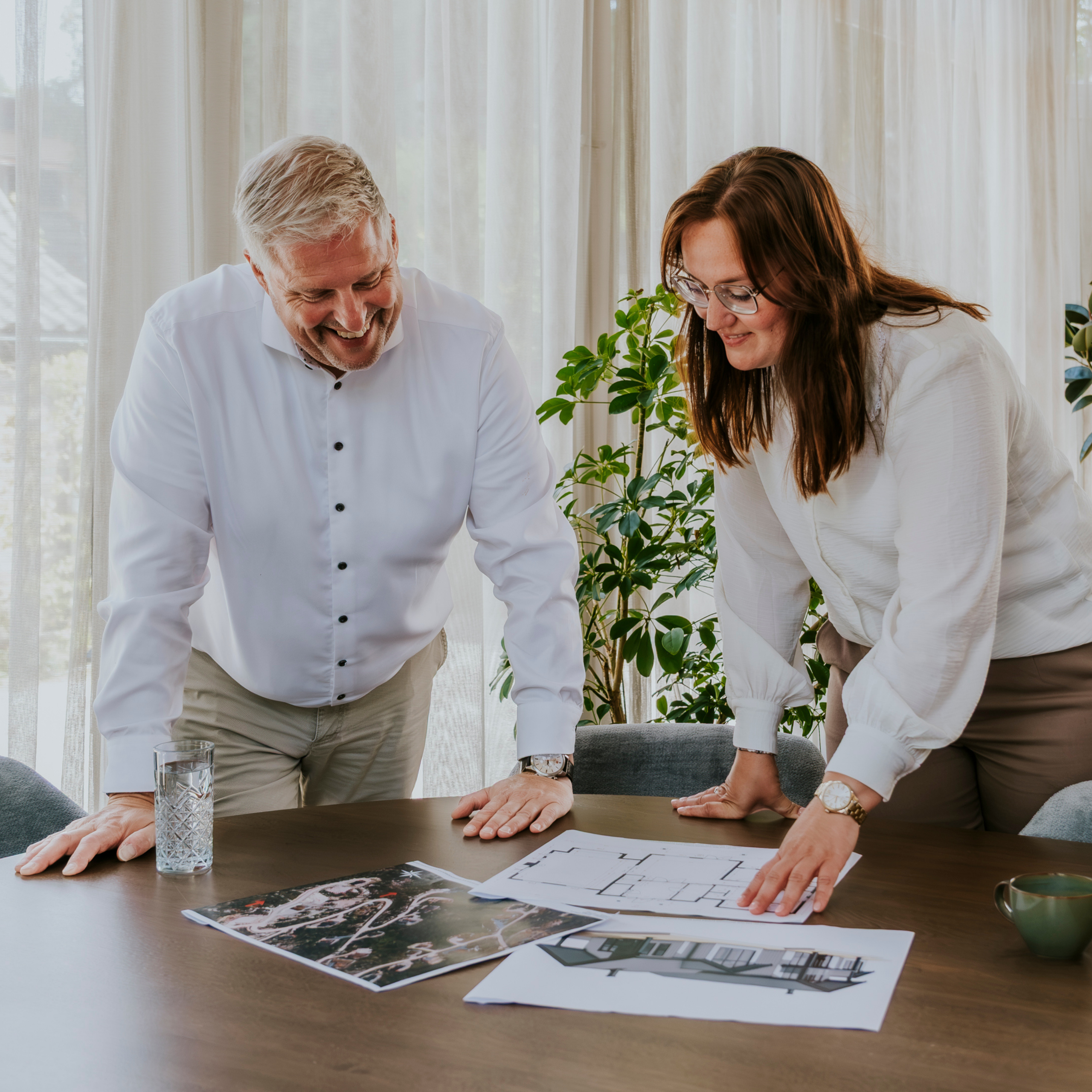 Mark en Melanie in overleg
